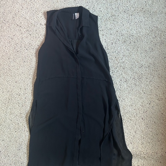 Divided Black Sleeveless Tunic Top - Picture 1 of 1